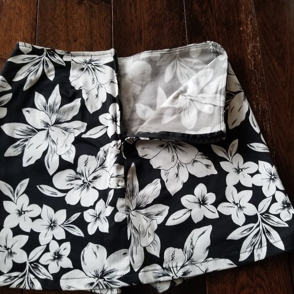 SmartSet Skort Black with White Flowers - Picture 2 of 8